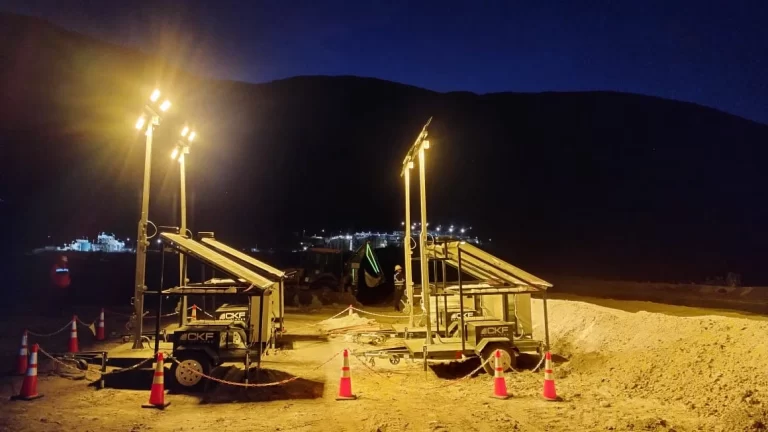 Las torres móviles de iluminación fotovoltaica son una opción ideal para faenas remotas.